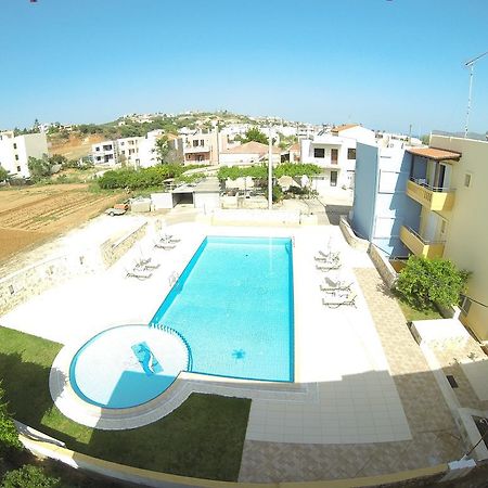 Irini Stalos Apartments Екстер'єр фото