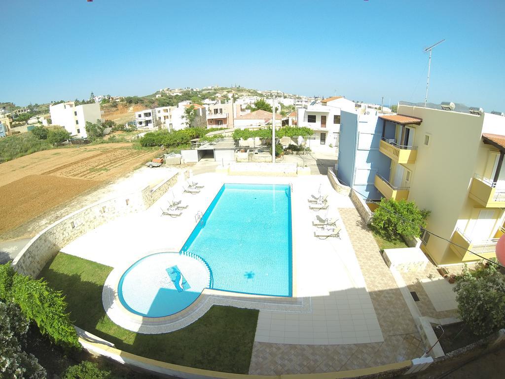 Irini Stalos Apartments Екстер'єр фото