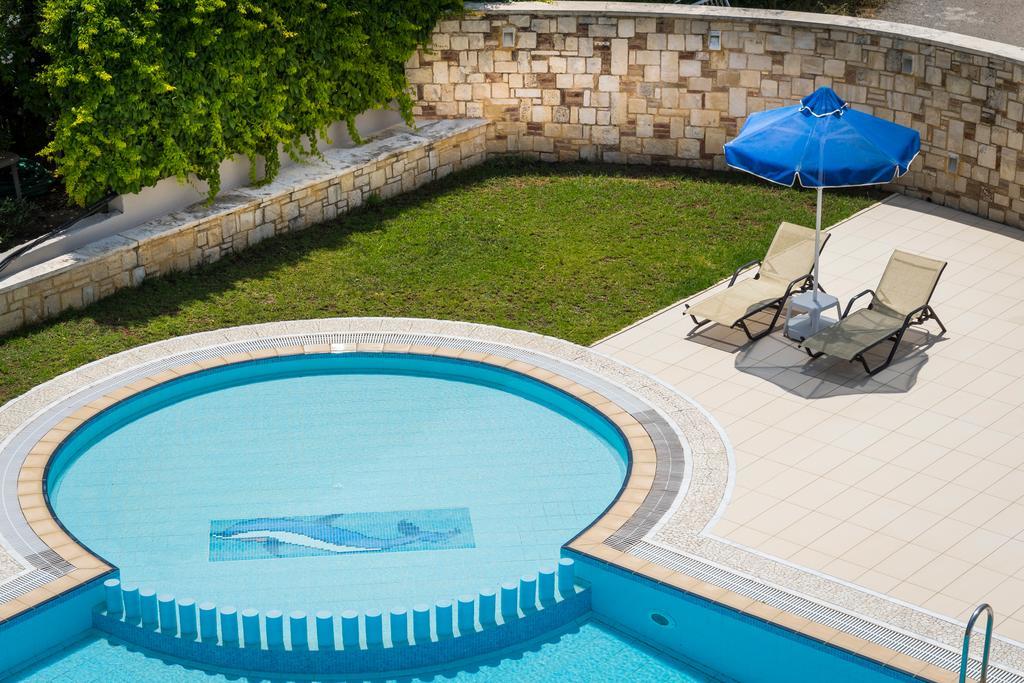 Irini Stalos Apartments Екстер'єр фото