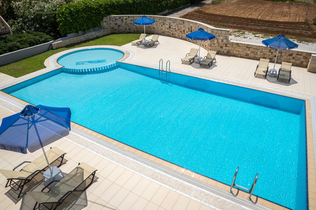 Irini Stalos Apartments Екстер'єр фото