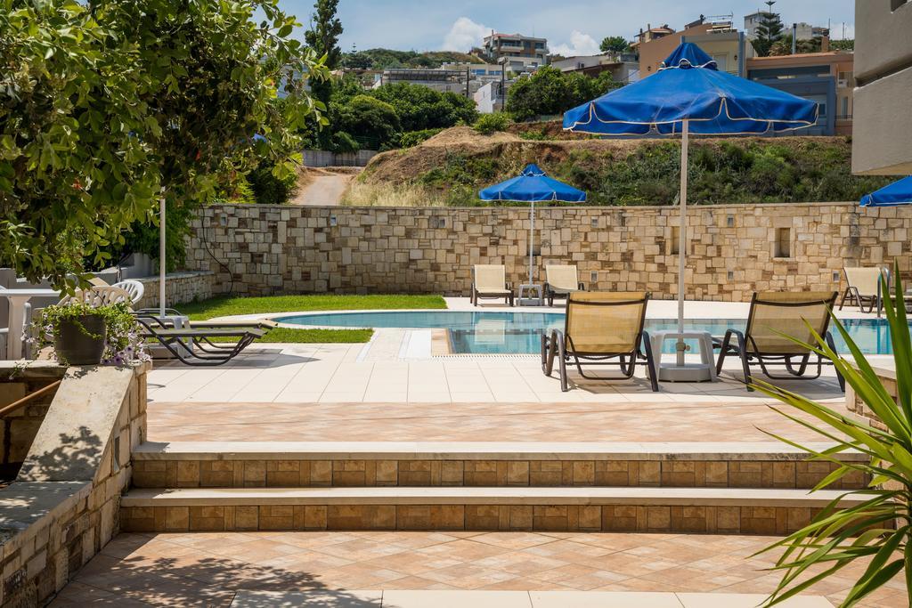 Irini Stalos Apartments Екстер'єр фото