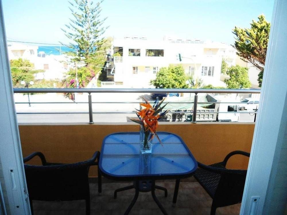 Irini Stalos Apartments Екстер'єр фото